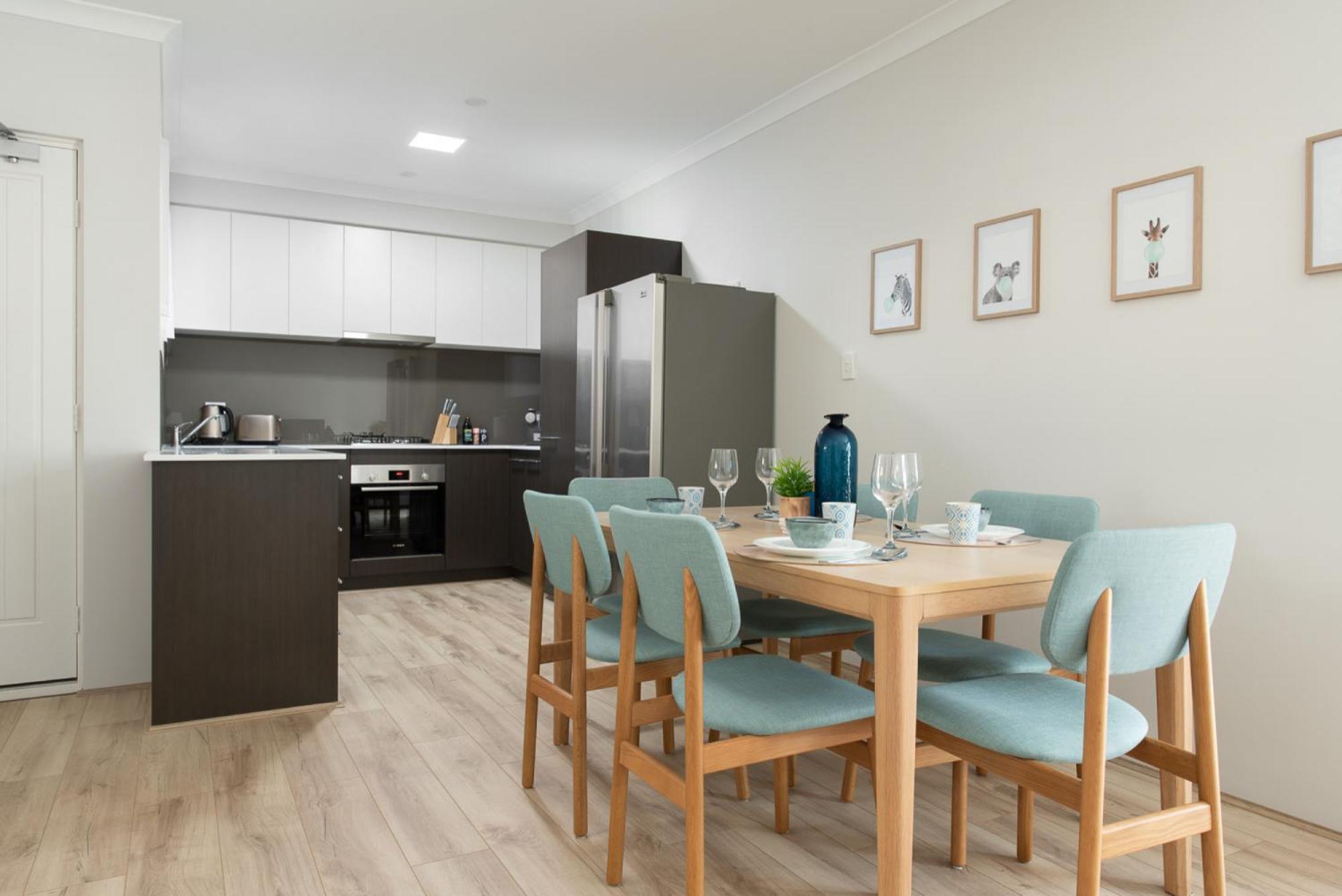 Bright Trendy 2bdrm - Walk To River & Shops